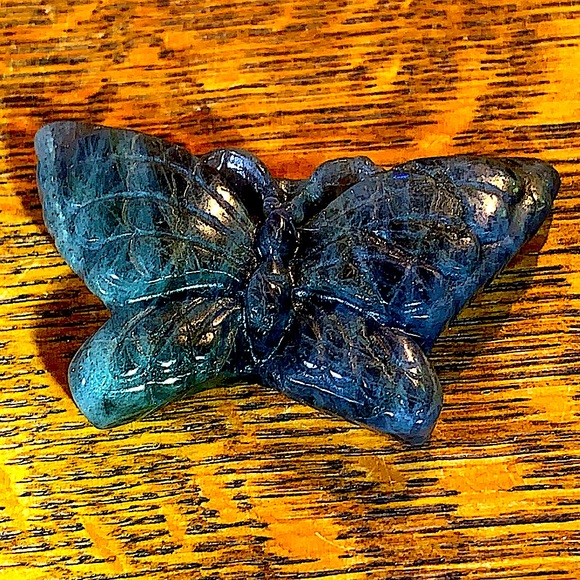BUTTERFLY 🦋 BLUE LABRADORITE CARVED CRYSTAL - Picture 2 of 8